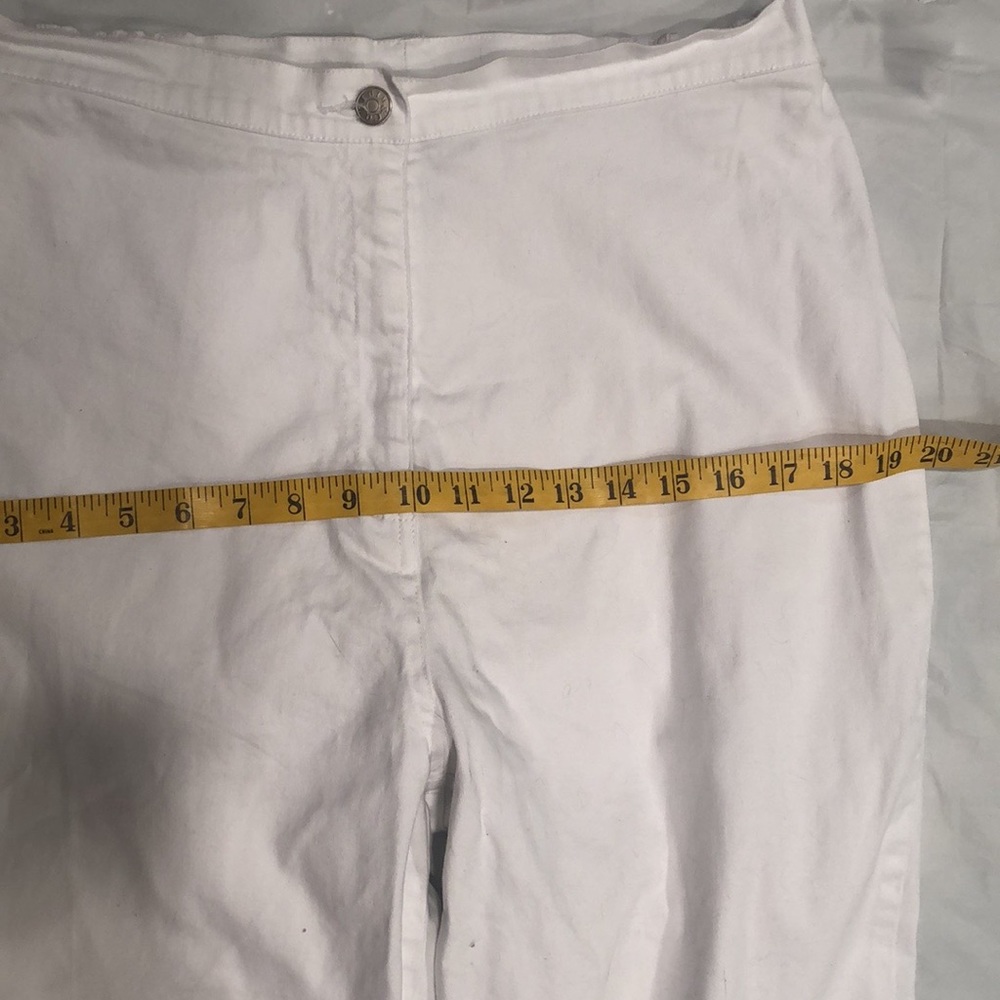 Denim & Co capris in white. With embroidery detail and a cotton blend size large - Picture 11 of 16